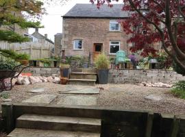 A picture of the hotel: Beautiful 2-Bed Cottage in Hurst Green