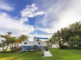 Hotel Photo: Queen Malesso Houseboat