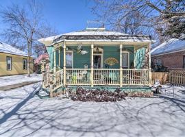 Hotel fotoğraf: Charming Loveland Home with Yard, Walk to Dtwn!