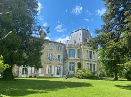 Foto do Hotel: Chateau de Vaugelas - Charmant domaine près de Valence