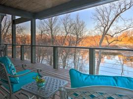 Hotel Photo: Lakefront Grand Lake Family House with Game Room!