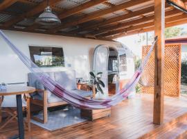 La Caravana, hotel in Sámara