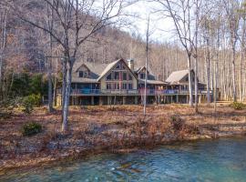 Ξενοδοχείο φωτογραφία: Serenity on the River Luxe Lewisburg Cabin!