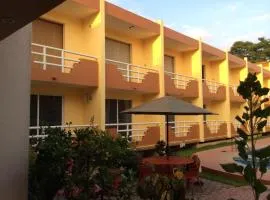 Hotel La Media Luna Inn