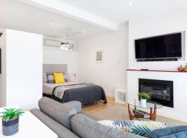 Hotel fotografie: Modern Stylish Self-contained Studio Apartment