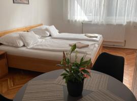 Hotel Photo: Bogoly Apartman