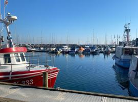 Foto di Hotel: Holiday house near forrest, harbor and beach