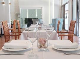 Akrogiali Exclusive Hotel (Adults Only)、ポリフロノのホテル