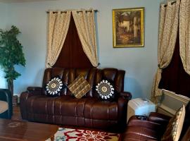 Stylish, Cozy 2BR Private Apt, 2nd Floor, Scenic View, Well-Appointed, Near Providence, MA, RI Line, I-95 Access, hotel in Pawtucket
