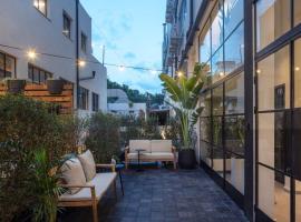 A picture of the hotel: DeBlox living - Ben Avigdor Apartments