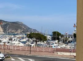 होटल की एक तस्वीर: 2 Pièces Port de Beaulieu Sur Mer