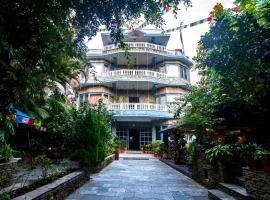 Hotel Silver Oaks Inn