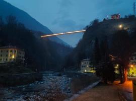 A picture of the hotel: Dietro l'angolo Sondrio