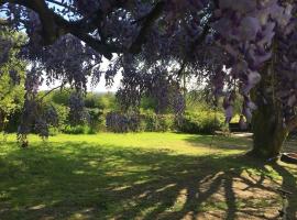 Hotel fotografie: Gites Le Segur - Wisteria Cottage