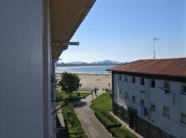 Hotel fotoğraf: Laredo primera línea de playa,zona puerto deportivo