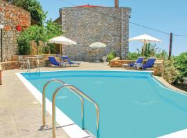 Zdjęcie hotelu: Stunning Home In Kalamata With 3 Bedrooms, Wifi And Outdoor Swimming Pool