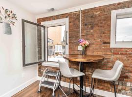 Hotel fotoğraf: Luxury Design Focused, Detroit Themed Apt Near Downtown In the art District