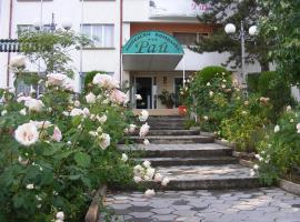 Paradise Hotel, hotel in Madzharovo