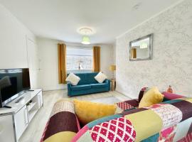 Hotel fotografie: Hazel House - Vibrant 2 bed house in Wishaw