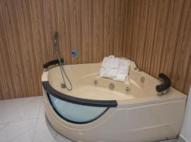 סוויטות לב הגולן - Golan center suite, hotel v destinaci Mas'ada