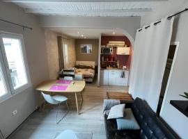 Foto di Hotel: Cosy And Comfortable Studio For 2 In Avignon