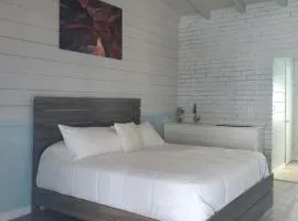 Hollywood Gardens Inn & Suites