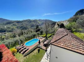 Hotel Foto: Holiday villa with private pool, spectacular views and close to Lucca Pisa Florence