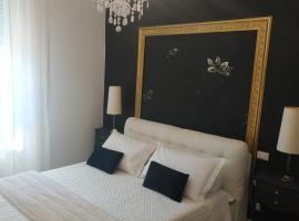 Zdjęcie hotelu: Aurora Flowers - Two rooms and free parking near train station