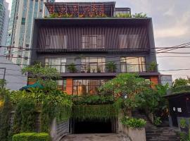 जकार्ता में, होटल La Boheme, Rooms and Coffee