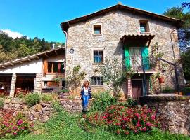 Фотография гостиницы: Rural Salut - Cal Peguera, casa de cuento en medio del bosque