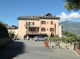 รูปภาพของโรงแรม: Casa vacanze Valle d'Aosta - Maison Lugon