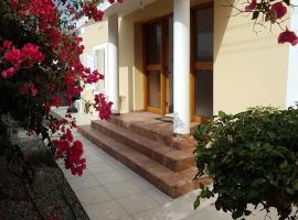 होटल की एक तस्वीर: Paphos Apartment with Private Pool