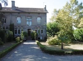 A picture of the hotel: Maison bourgeoise (8 personnes)