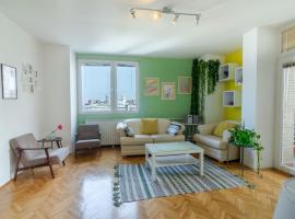Фотографія готелю: Green paradise square apartment