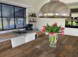 Hotel Photo: Holidayhome Geuzenhoeve op de Munnickaij