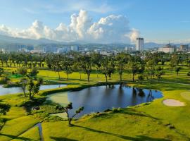 Gambaran Hotel: Dreamy 2BR condo, with a golf course view