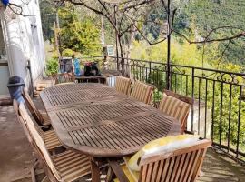 Photo de l’hôtel: Maison d'une chambre avec vue sur la ville jardin amenage et wifi a Peille