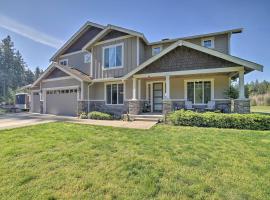 होटल की एक तस्वीर: Spacious Carnation Home with Grill and Large Yard