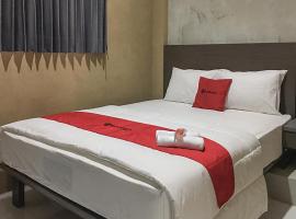 Hotel Photo: RedDoorz near Wisata Paribendo Lawang