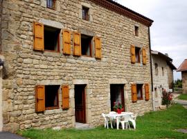 A picture of the hotel: Gîte Saint-Nizier-de-Fornas, 4 pièces, 6 personnes - FR-1-496-259