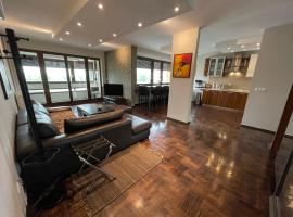 รูปภาพของโรงแรม: Riverside Luxury Apartment