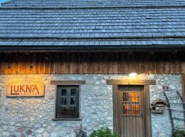 Hostel Lukna, hotel in Mojstrana