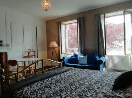 Fotos de Hotel: 3 Place des Arbres, Chambres D'Hôtes, Felletin