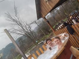 Hotel Photo: Jacuzzi Hottube Retreat for 6 people in mountain paradise