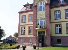 Müritz Hotel Harmonie, hotel in Waren