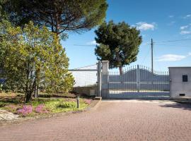 Fotos de Hotel: A11 - Varano, delizioso trilocale con giardino