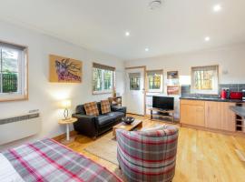 Hotel Photo: Holiday Home Loch Ness Wee Hideaway by Interhome