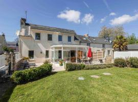 Hotel Photo: Appealing holiday home in Montaigu La Brisette with garden