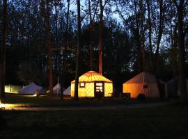 होटल की एक तस्वीर: Öko Kemping és Glamping Tiszadada