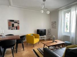 ホテル写真: Appartement LUNA avec parking couvert privé